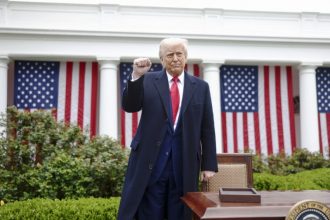 Τραμπ στους Αμερικανούς: Κάντε υπομονή, μην είστε αδύναμοι και ηλίθιοι - Να αλλάξουν όλα, κυρίως με την Κίνα