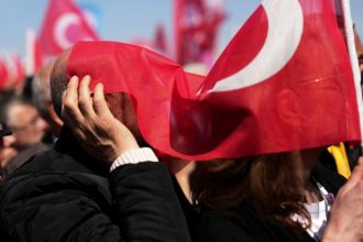 Τουρκία: Συλλήψεις πολιτών που καλούσαν σε μποϊκοτάζ στην αγορά κατά της προφυλάκισης Ιμάμογλου