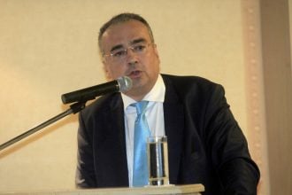 Δημήτρης Βερβεσός: «Προσπάθεια αποπροσανατολισμού», απαντά στα περί «απόκρυψης έκθεσης» για τα Τέμπη