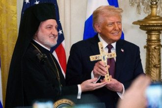 Να αφαιρεθεί το τουρκικό διαβατήριο και να απαγορευθεί η είσοδος στη χώρα στον Ελπιδοφόρο ζητά ο εκπρόσωπος της «Γαλάζιας Πατρίδας»!