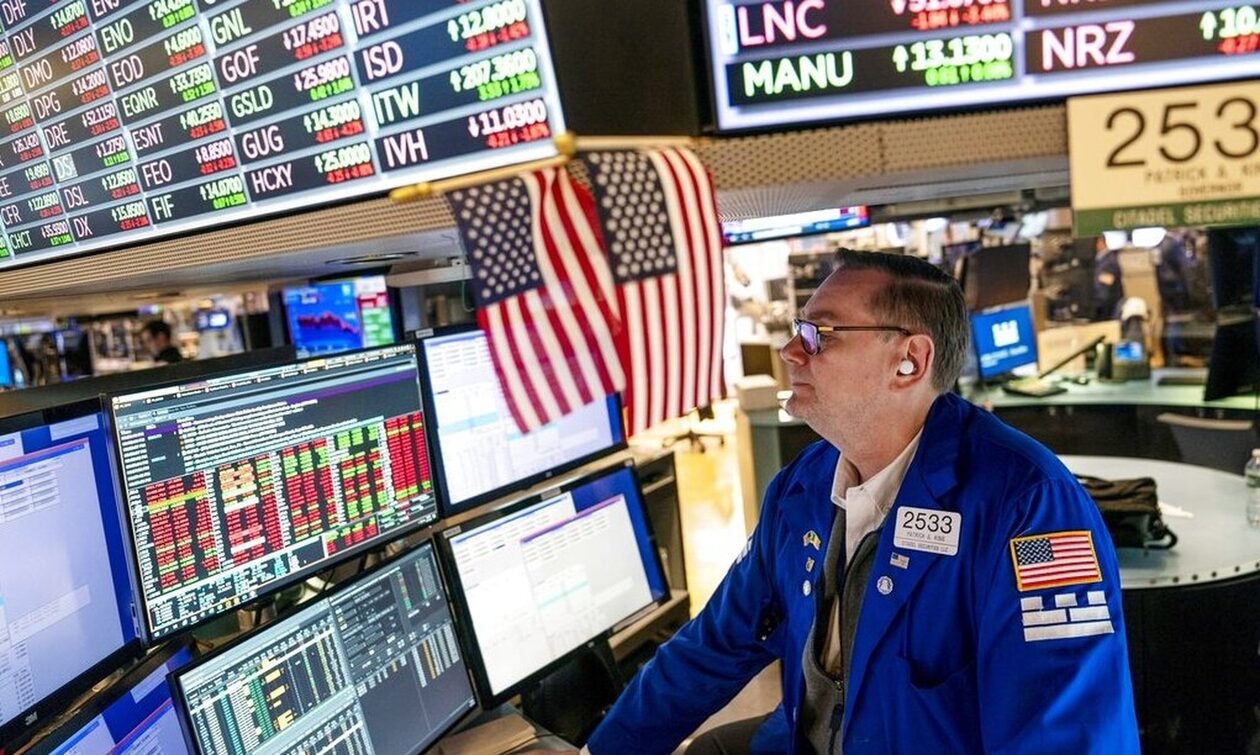 Η απειλή του κραχ πάνω από την Wall Street: Σε βαθύ κόκκινο άνοιξαν οι αμερικανικές μετοχές