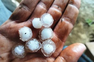 Δυτ. Ελλάδα: Από τη λιακάδα και τη ζέστη στο... δυνατό χαλάζι - Απίστευτες εικόνες!