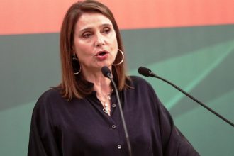 ΠΑΣΟΚ: Την Μεγάλη Τρίτη θα αποφασίσουν για την Μπατζελή