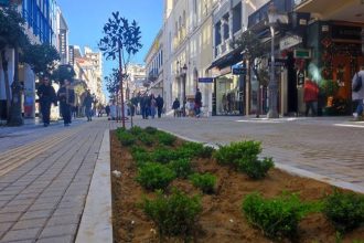 Πάτρα: Γυναίκα απειλούσε υπαλλήλους σε κατάστημα κινητής τηλεφωνίας με καυστικό υγρό