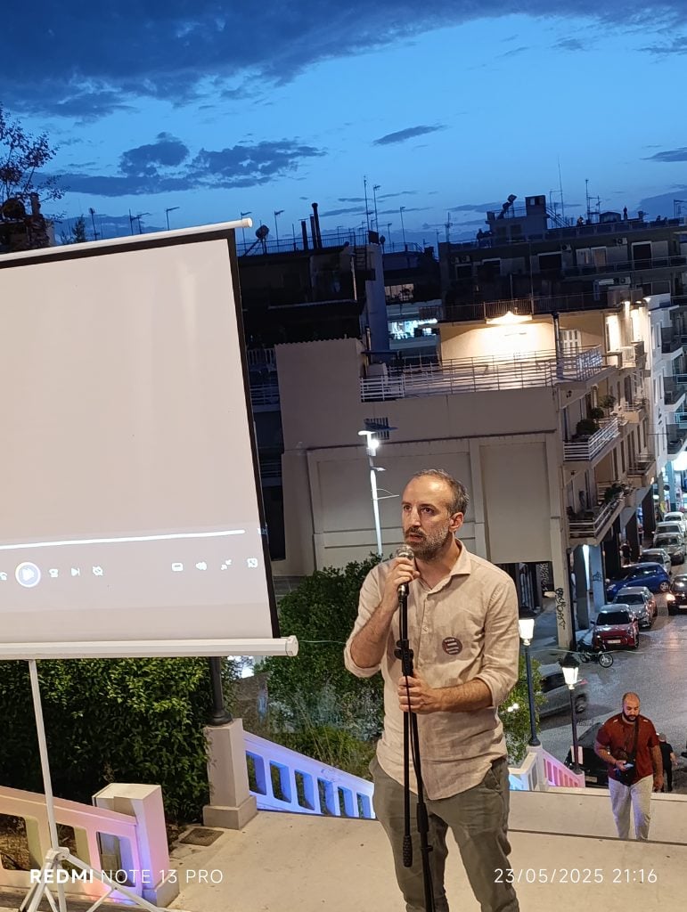 ΠΑΤΡΑ: Προβολή ταινίας στις σκάλες της Αγ. Νικολάου από τους νοσοκομειακούς γιατρούς - ΦΩΤΟ ΠΑΤΡΑ: Προβολή ταινίας στις σκάλες της Αγ. Νικολάου από τους νοσοκομειακούς γιατρούς - ΦΩΤΟ