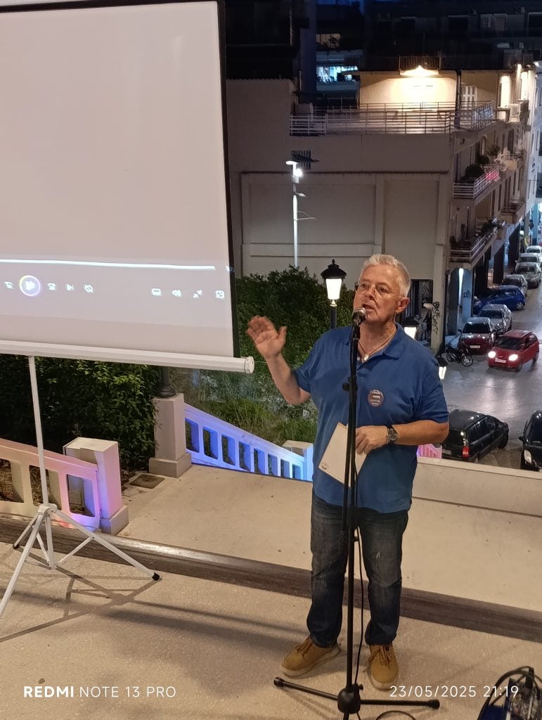 ΠΑΤΡΑ: Προβολή ταινίας στις σκάλες της Αγ. Νικολάου από τους νοσοκομειακούς γιατρούς - ΦΩΤΟ ΠΑΤΡΑ: Προβολή ταινίας στις σκάλες της Αγ. Νικολάου από τους νοσοκομειακούς γιατρούς - ΦΩΤΟ