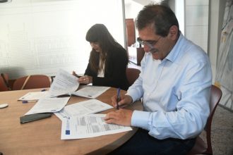 Υπογράφηκε η σύμβαση για να προχωρήσει η μελέτη εφαρμογής της ανάπλασης του παραλιακού μετώπου