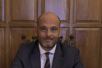 Ο Ιάσονας Φωτήλας εύχεται στους υποψήφιους των Πανελληνίων