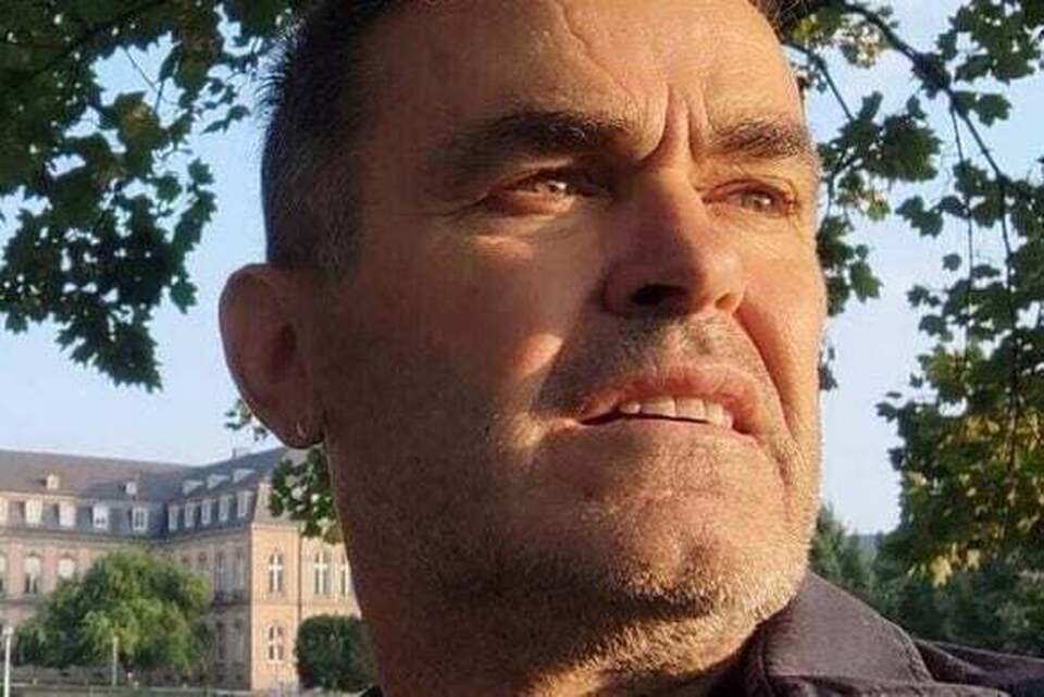 Λαμπυρίσματα - Το διαβρωμένο παρελθόν