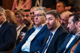 «Προσχηματική» λέει ο Περισσός η αποχή του ΠΑΣΟΚ να υπογράψει την κοινή δήλωση στον Μητσοτάκη – Αιχμές Μαργαρίτη στον Ανδρουλάκη