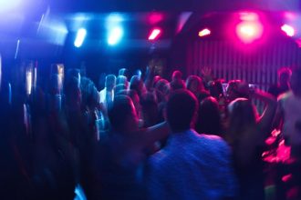 Πάτρα: "Ντου" της Αστυνομίας σε νυχτερινά καταστήματα στο Ρίο