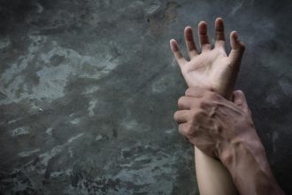 Ένας στους επτά ενήλικες στην Ελλάδα έχει βιώσει σεξουαλική βία στην παιδική ηλικία