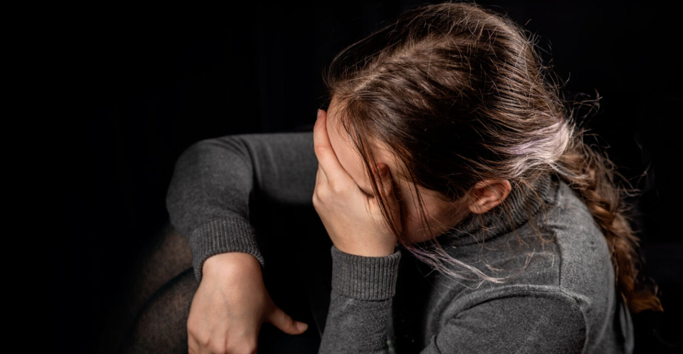 Πάτρα: Ο νονός τη μαστίγωνε και γρονθοκοπούσε 15χρονη - Σκεφτόταν να αυτοκτονήσει η ανήλικη