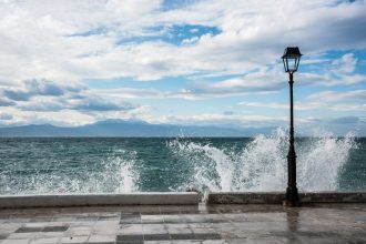 Κακοκαιρία "INES": Φτάνει στην Ελλάδα με μέγιστες ριπές ανέμου που θα ξεπεράσουν τα 90 km/h