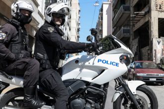 Έγκλημα στη Νέα Σμύρνη: Πατέρας μαχαίρωσε και σκότωσε τον 45χρονο γιο του