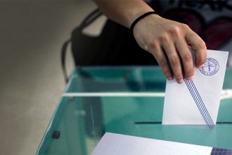 Δημοσκόπηση Marc: Ανάκαμψη 1,7 μονάδων για τη ΝΔ, φρένο στην Πλεύση Ελευθερίας