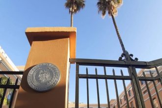 Δήμος Πατρέων: "Δεν έπεσαν σοβάδες από το κτίριο της Γκότση, τους καθαίρεσαν εργαζόμενοι του τομέα Αυτεπιστασίας"