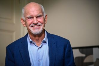 Περιοδεία του Γιώργου Παπανδρέου στα καμμένα του Δήμου Ερυμάνθου