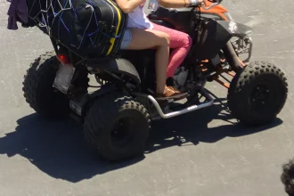 Ζάκυνθος: Έπεσαν με την "γουρούνα" στην θάλασσα - Μια τουρίστρια στο νοσοκομείο