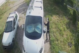 Kλοπή μέρα μεσημέρι σε επαγγελματικά αυτοκίνητα στο Αγρίνιο - ΒΙΝΤΕΟ