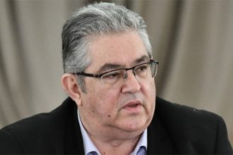 Συνάντηση Κουτσούμπα με φοιτητές και μέλη ΔΕΠ στο Καρλόβασι