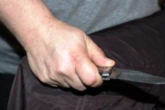 Πάτρα: Με την κατηγορία της απόπειρας ανθρωποκτονίας οδηγείται την Πέμπτη στον Ανακριτή ο 34χρονος για τα μαχαιρώματα στη Veso