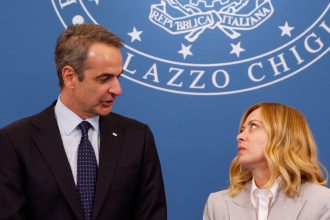 Μητσοτάκης από τη Ρώμη: Η ιταλική πλευρά θα επενδύσει 360 εκατομμύρια ευρώ για νέα τρένα και αμαξοστάσια
