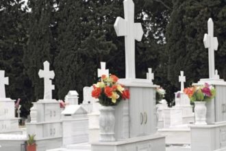 Πάτρα: Επίθεση σε ηλικιωμένο μέσα σε κοιμητήριο για να τον κλέψουν