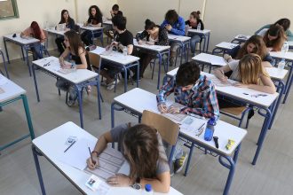 Πάτρα: Το συνεργείο δεν άφηνε τους υποψηφίους των Πανελλαδικών να γράψουν