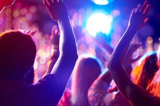 Συνελήφθη υπεύθυνος καταστήματος στο Ρίο για ηχορύπανση