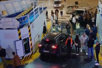 Απίστευτο περιστατικό σε πλοίο για Κέρκυρα - Όλα ξεκίνησαν από έναν οδηγό νταλίκας που πλήρωσε για... μικρότερο όχημα! ΒΙΝΤΕΟ
