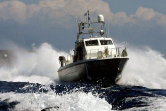 Έμπλεξαν οι άγκυρες των ιστοφόρων και έγινε χαμός - Πως τραυματίστηκε ο καπετάνιος