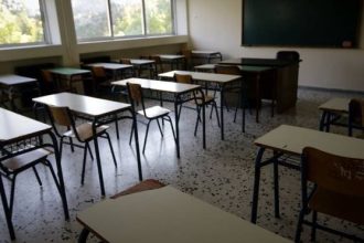 Αχαΐα: Σοκάρουν οι καταγγελίες για γυμνασιάρχη - Βάζει μαθητές να ζητούν γονατιστοί συγγνώμη