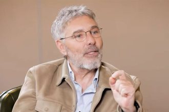 Θοδωρής Αθερίδης: Έπαθε εγκεφαλικό στο θέατρο – «Μούδιασαν η γλώσσα, το μάγουλο και το χέρι»