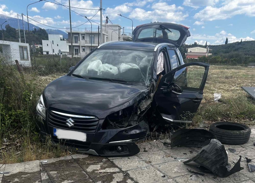 Εκτροπή Ι.Χ. στην περιμετρική οδό Αγρινίου - Στο νοσοκομείο ο οδηγός (ΦΩΤΟ)