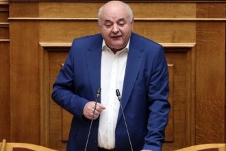 Ν. Καραθανασόπουλος: Το ΚΚΕ βάζει στο στόχαστρο την πολιτική που οδήγησε στο έγκλημα των Τεμπών