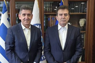 O Δήμαρχος Δυτικής Αχαΐας Γρηγόρης Αλεξόπουλος στον Υπουργό Προστασίας του Πολίτη, Μιχάλη Χρυσοχοΐδη