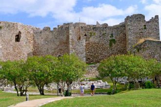 Στην Πάτρα η Λίνα Μενδώνη για να εγκαινιάσει έργα στο Κάστρο