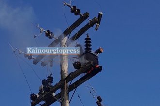 Αγρίνιο: Φωτιά από έκρηξη σε μετασχηματιστή κολώνας δίπλα σε αντλιοστάσιο (ΦΩΤΟ)