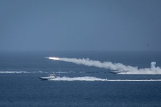 Πόσο πραγματική είναι η απειλή του Ιράν να κλείσει τα Στενά του Ορμούζ;