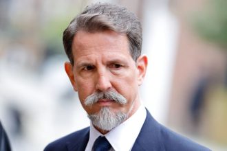 Ενοχλημένος o Παύλος Ντε Γκρες: «Είναι θέμα της κυβέρνησης και όχι δικό μας η ιθαγένεια»