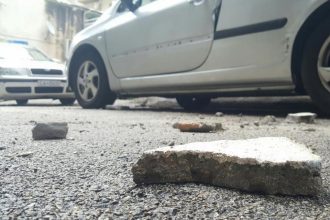 Πάτρα: Δεν έχουν τέλος τα περιστικά με πτώση σοβάδων και τσιμέντων από κτίρια - Νέο περιστατικό (7ο) στην Αγυιά