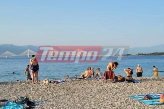 "Καυτή" Κυριακή και οι πατρινοί έμειναν στις παραλίες μέχρι το βράδυ ΦΩΤΟ