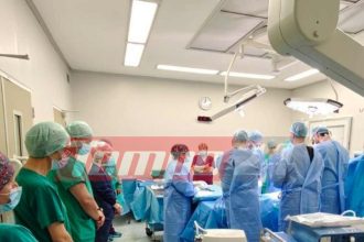 Πάτρα: Ολοκληρώθηκε η διαδικασία λήψης οργάνων από τον 14χρονο Σπύρο – Σε Αθήνα και Θεσσαλονίκη νεφροί και ήπαρ - Ενός λεπτού σιγή και συγκίνηση στο χειρουργείο πριν την επέμβαση... ΦΩΤΟ