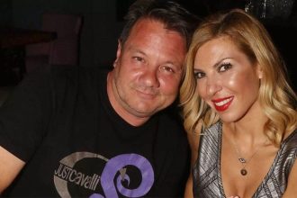 Απόστολος Λύτρας: Ζητά πάνω από 1 εκατομμύριο ευρώ από την Σοφία Πολυζωγοπούλου ένα χρόνο μετά το ξυλοδαρμό της