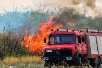Πυρκαγιά στη Φωκίδα: Σηκώθηκαν τέσσερα εναέρια μέσα