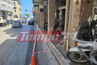 Πάτρα-Μία από τα ίδια: Αποκολλήθηκαν σοβάδες από κτίριο στο κέντρο της πόλης-Στο σημείο είναι πιάτσα ταξί-ΦΩΤΟ