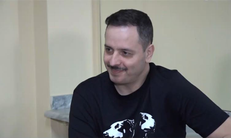 Αλέξανδρος Τσουβέλας: «Συζητάω για μία ωραία δουλειά στην τηλεόραση την επόμενη σεζόν»