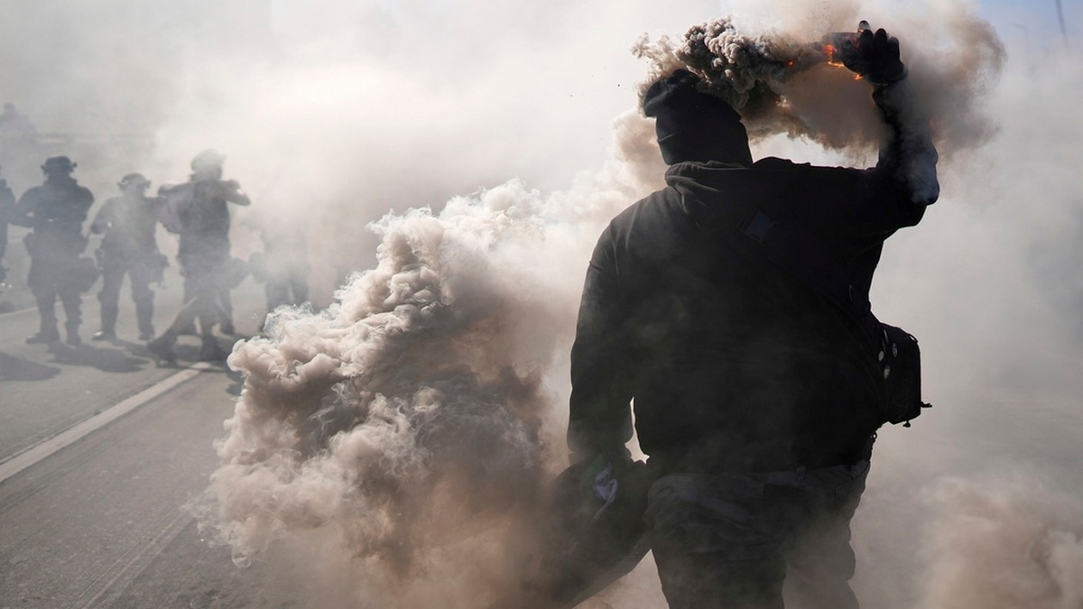 Χάος στο Λος Άντζελες: Η Εθνοφρουρά έριξε χημικά και πλαστικές σφαίρες στους διαδηλωτές 