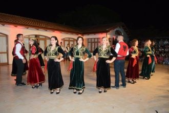 Διεθνές Φεστιβάλ Πάτρας: Τα βήματα του χορού μάγεψαν εκατοντάδες φίλους της παράδοσης - ΦΩΤΟ